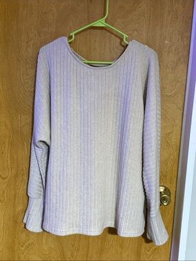 Ribbed Long-Sleeve Crewneck Sweater - Light tan